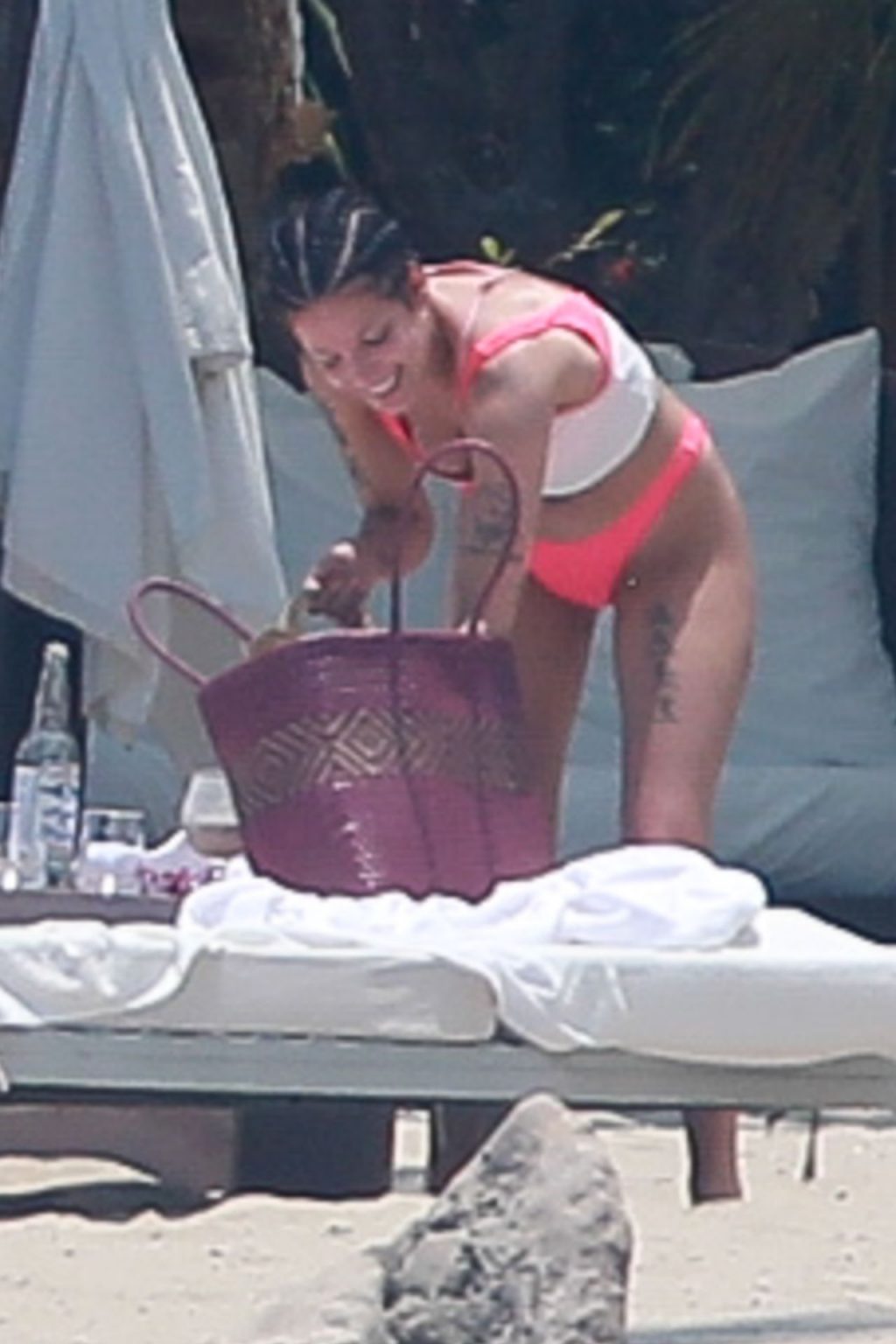 Halsey en bikini
 #79536784