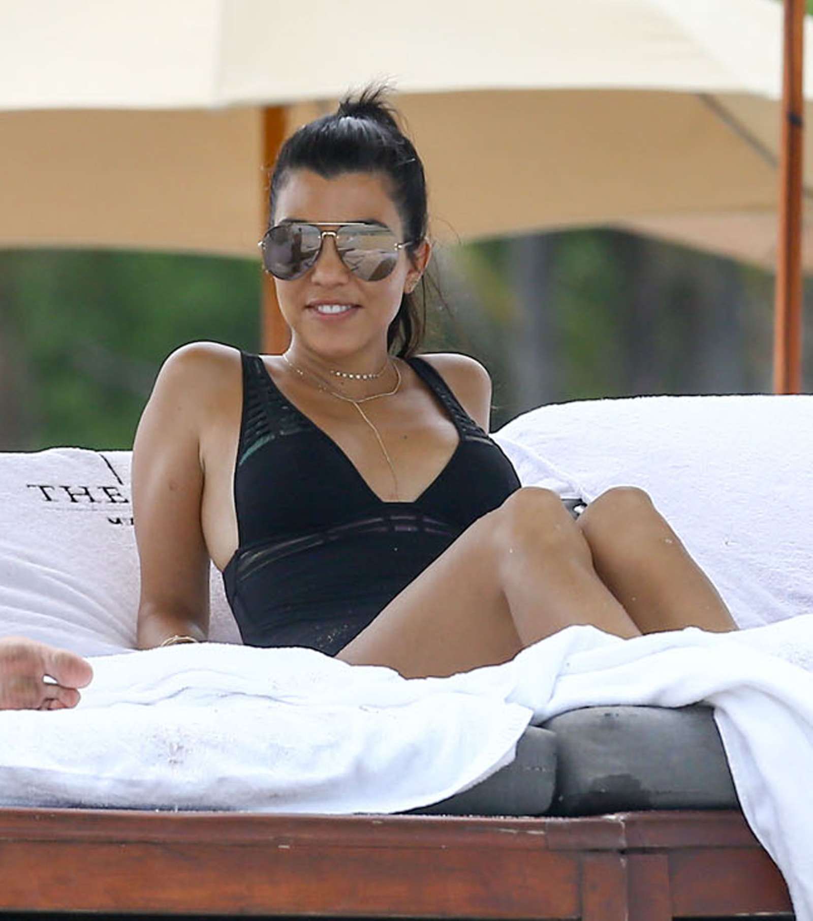 Kourtney kardashian sexy fotos
 #79638976