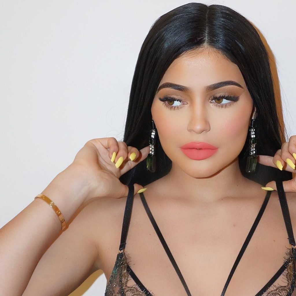 Kylie jenner promete fotos calientes mañana
 #79626824