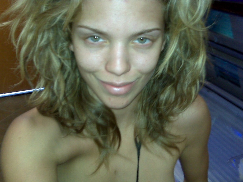 Annalynne mccord nackt
 #79617583