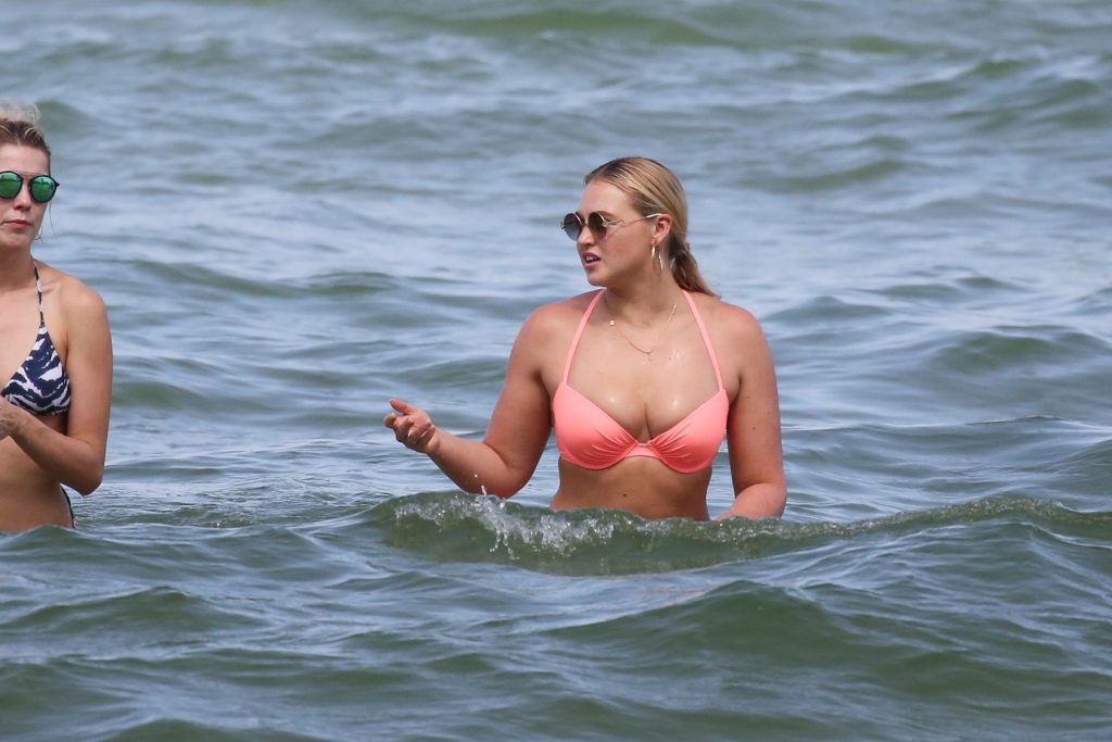Iskra Lawrence Sexy #79541001