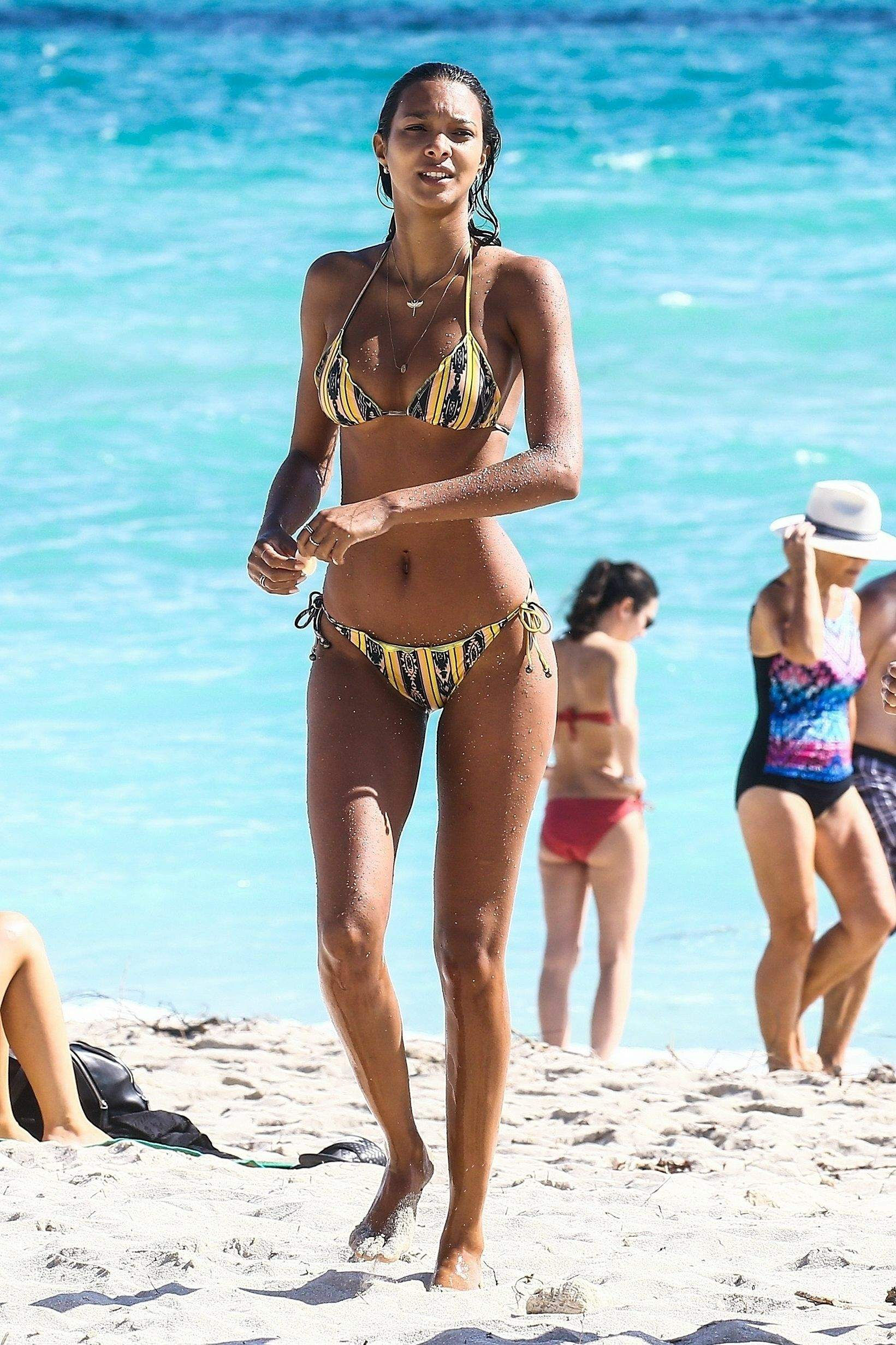 Lais ribeiro sexy
 #79558653