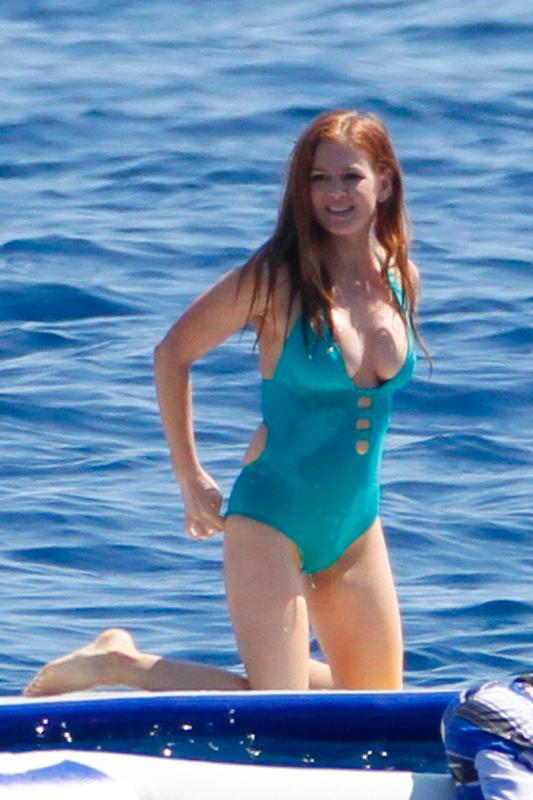 Foto in costume da bagno di Isla fisher
 #79541156