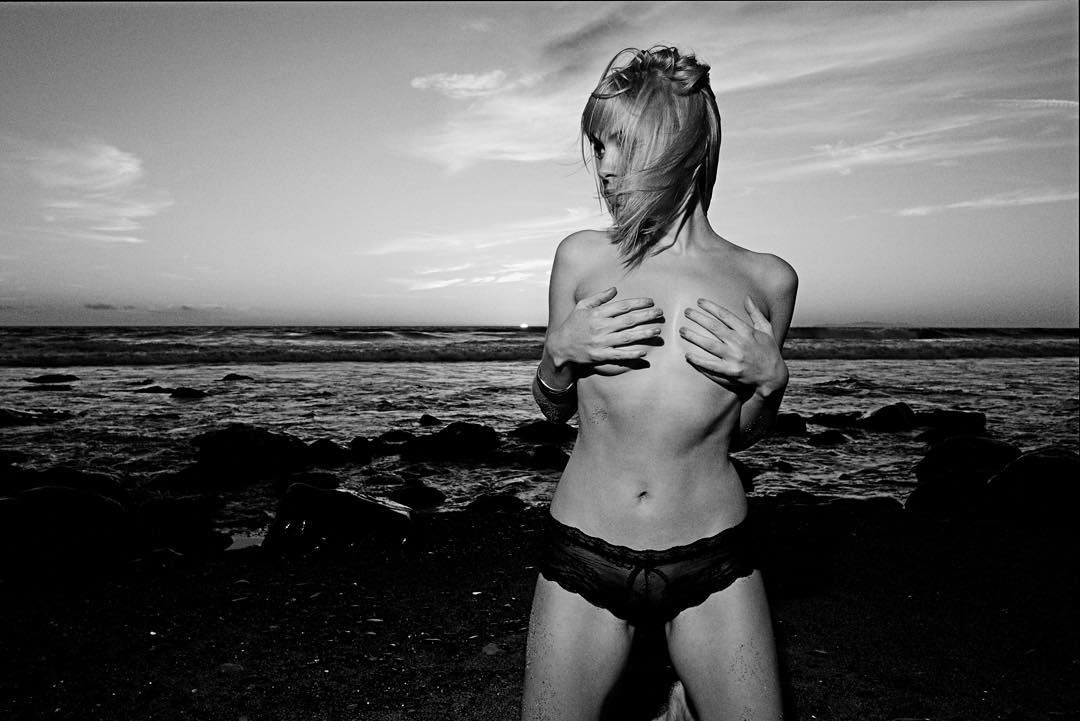 Brea grant set di foto in topless
 #79509661