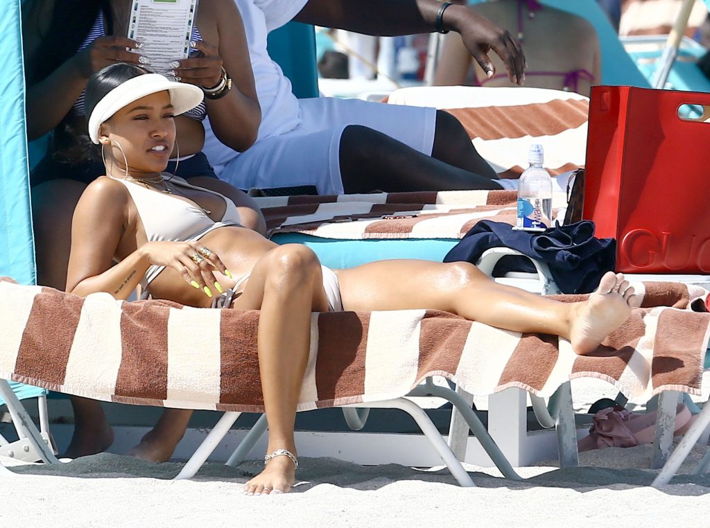 Karrueche tran sembra sbattere in bikini
 #79625354