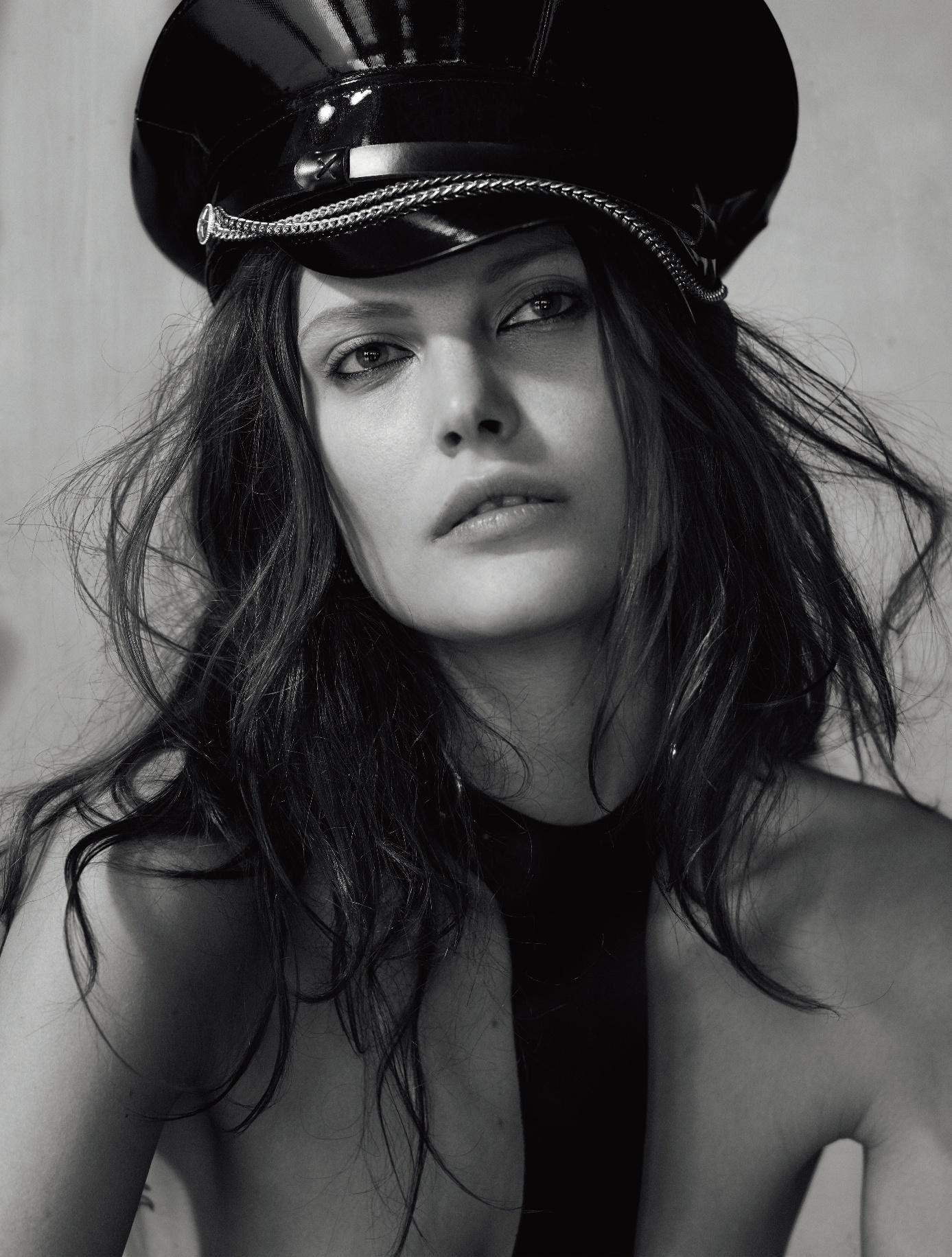 Catherine mcneil oben ohne fotos
 #79514923