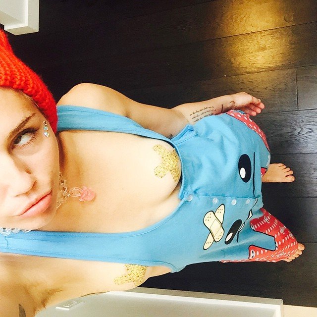 Miley Cyrus nude #79629612