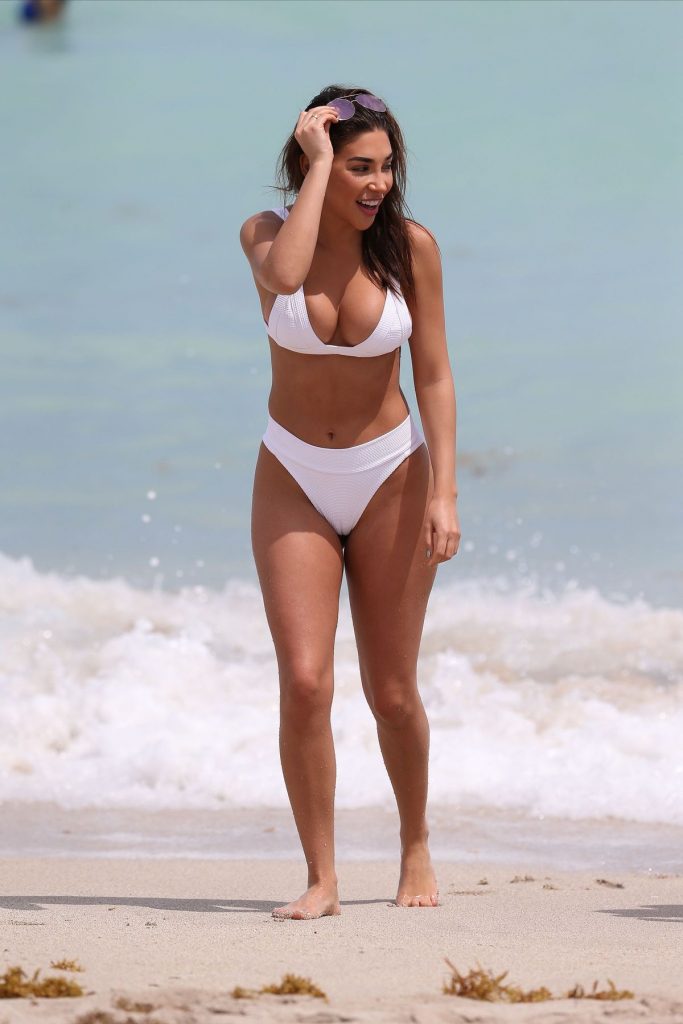 Chantel jeffries guardando bella sulla spiaggia
 #79619383