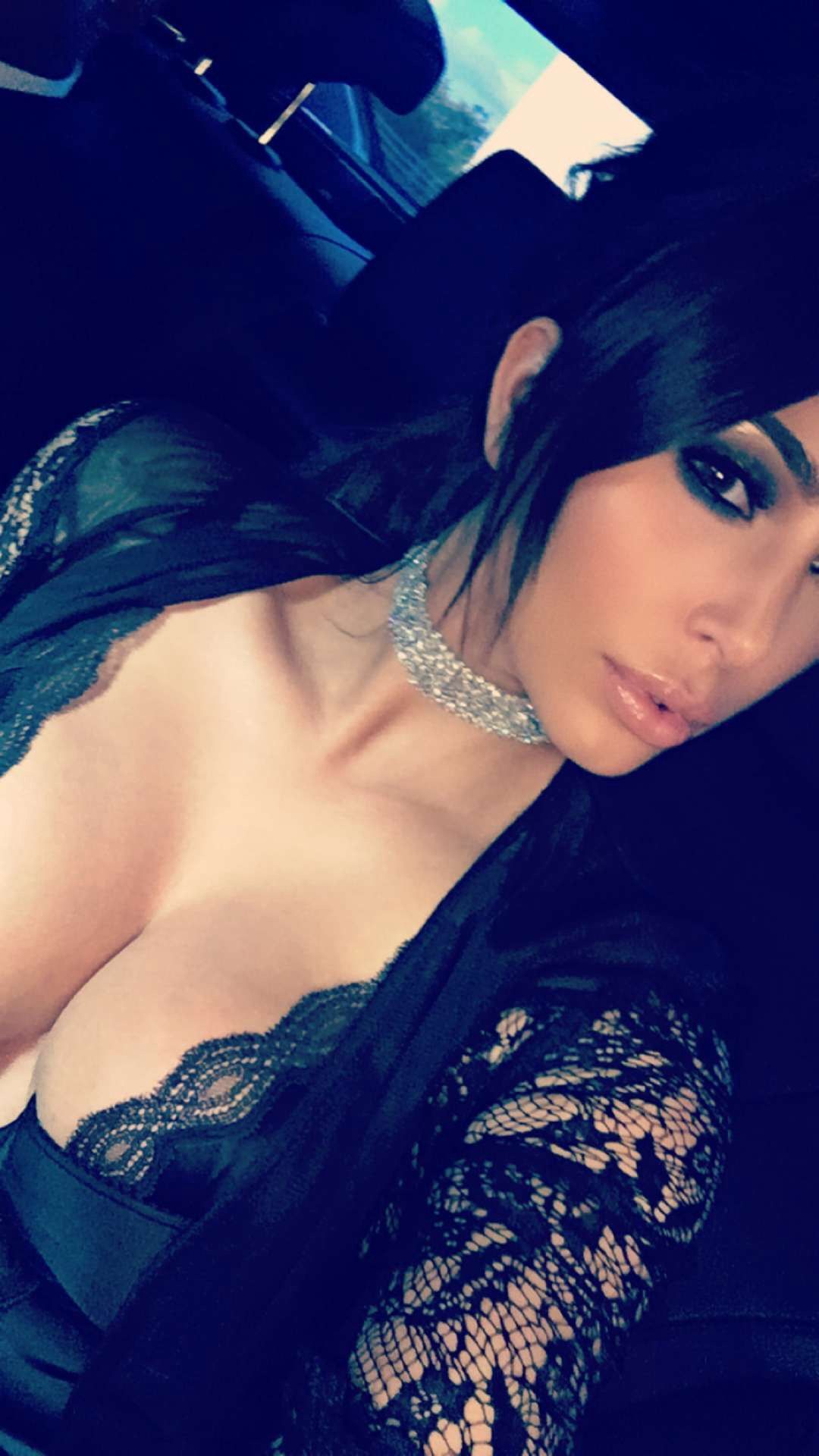 Fotos del escote de Kim Kardashian
 #79643610
