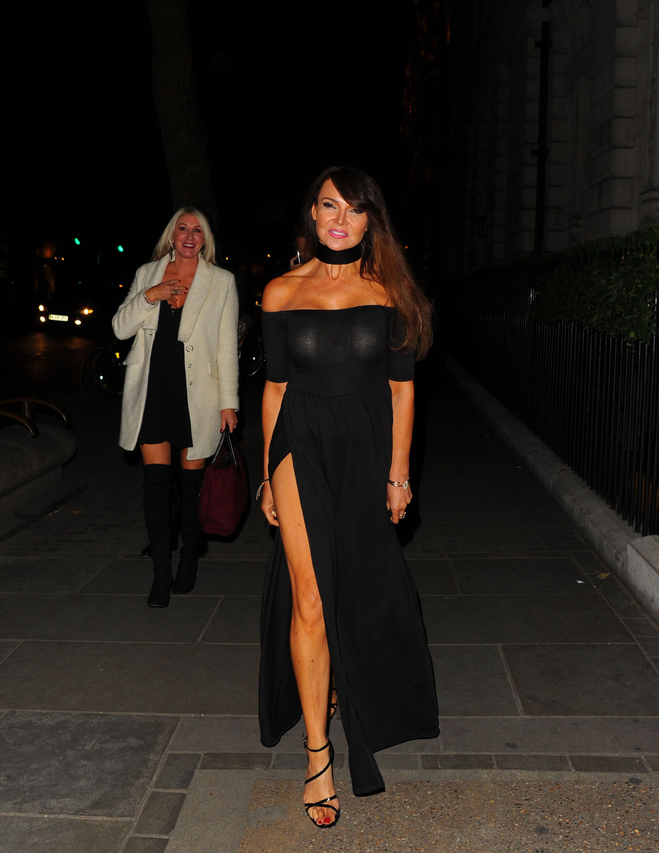 Photos sans culotte de Lizzie cundy
 #79627832