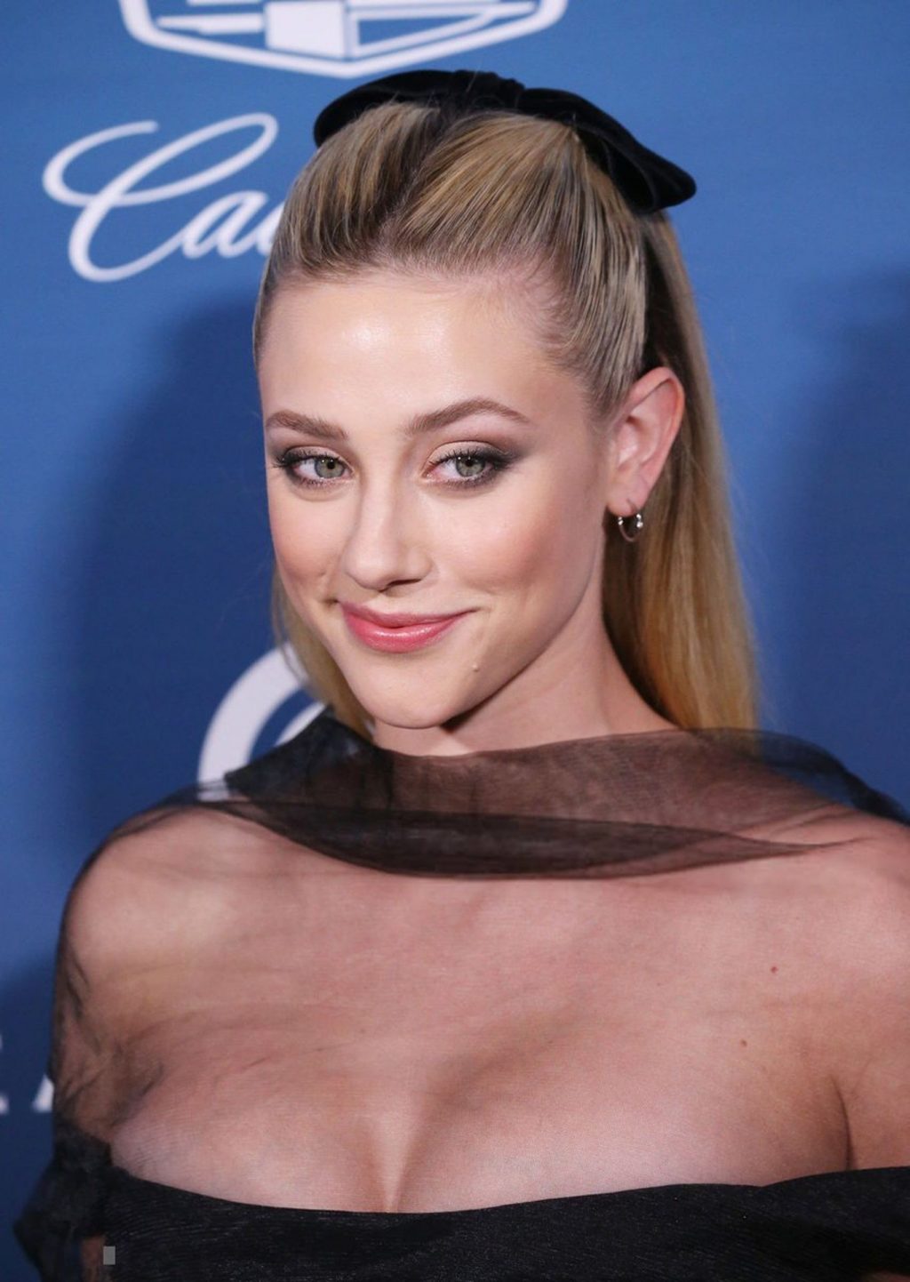 Lili reinhart scollatura
 #79561409