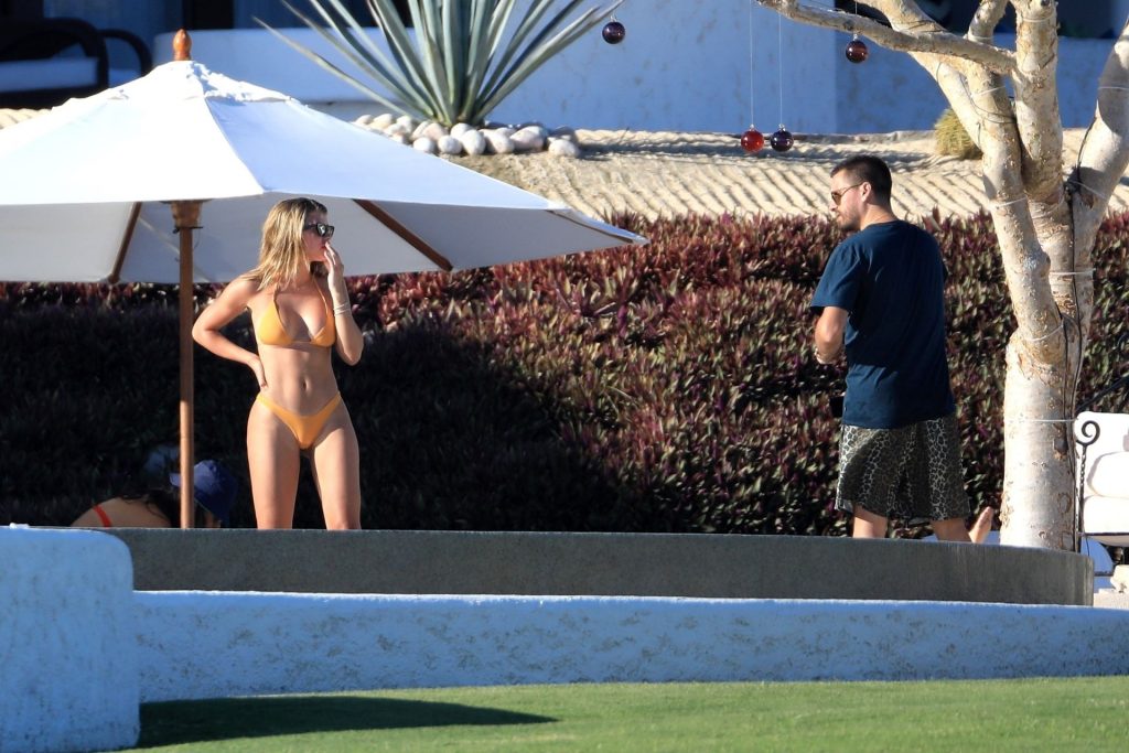 Kourtney kardashian et Sofia Richie en bikini
 #79626641