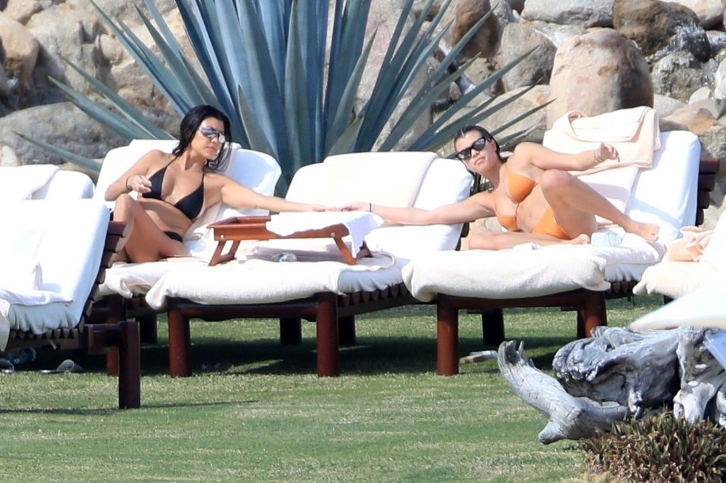 Kourtney kardashian et Sofia Richie en bikini
 #79626651