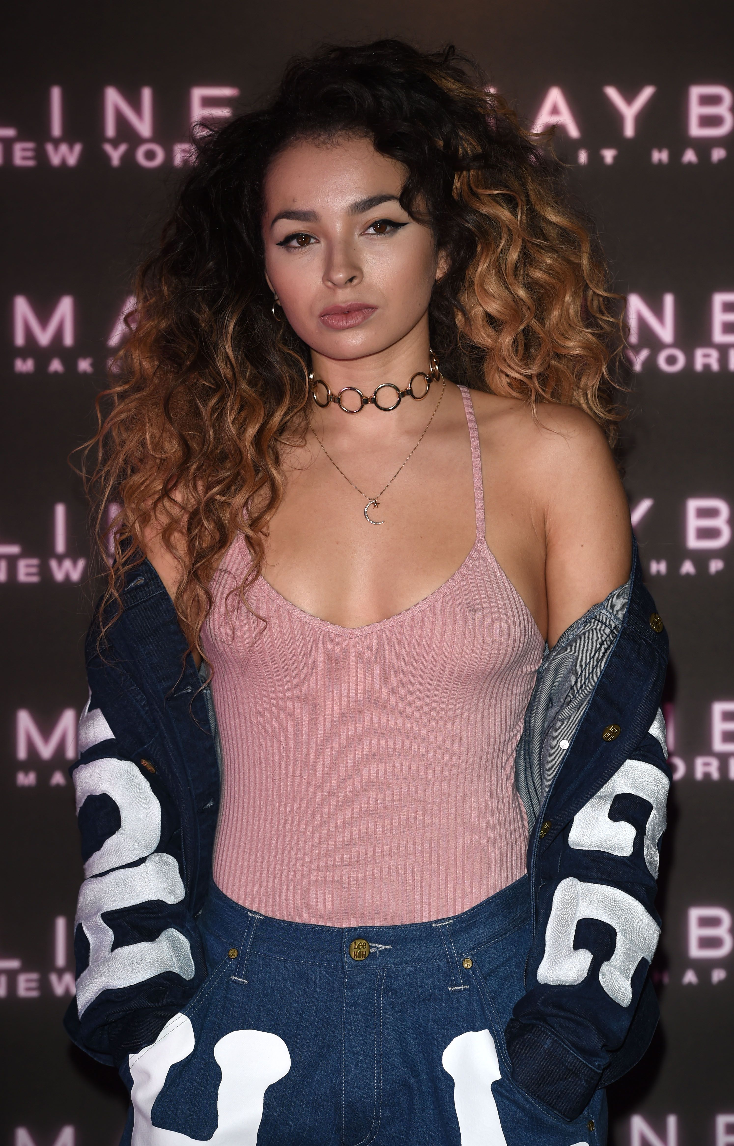 Ella eyre braless fotos
 #79528416