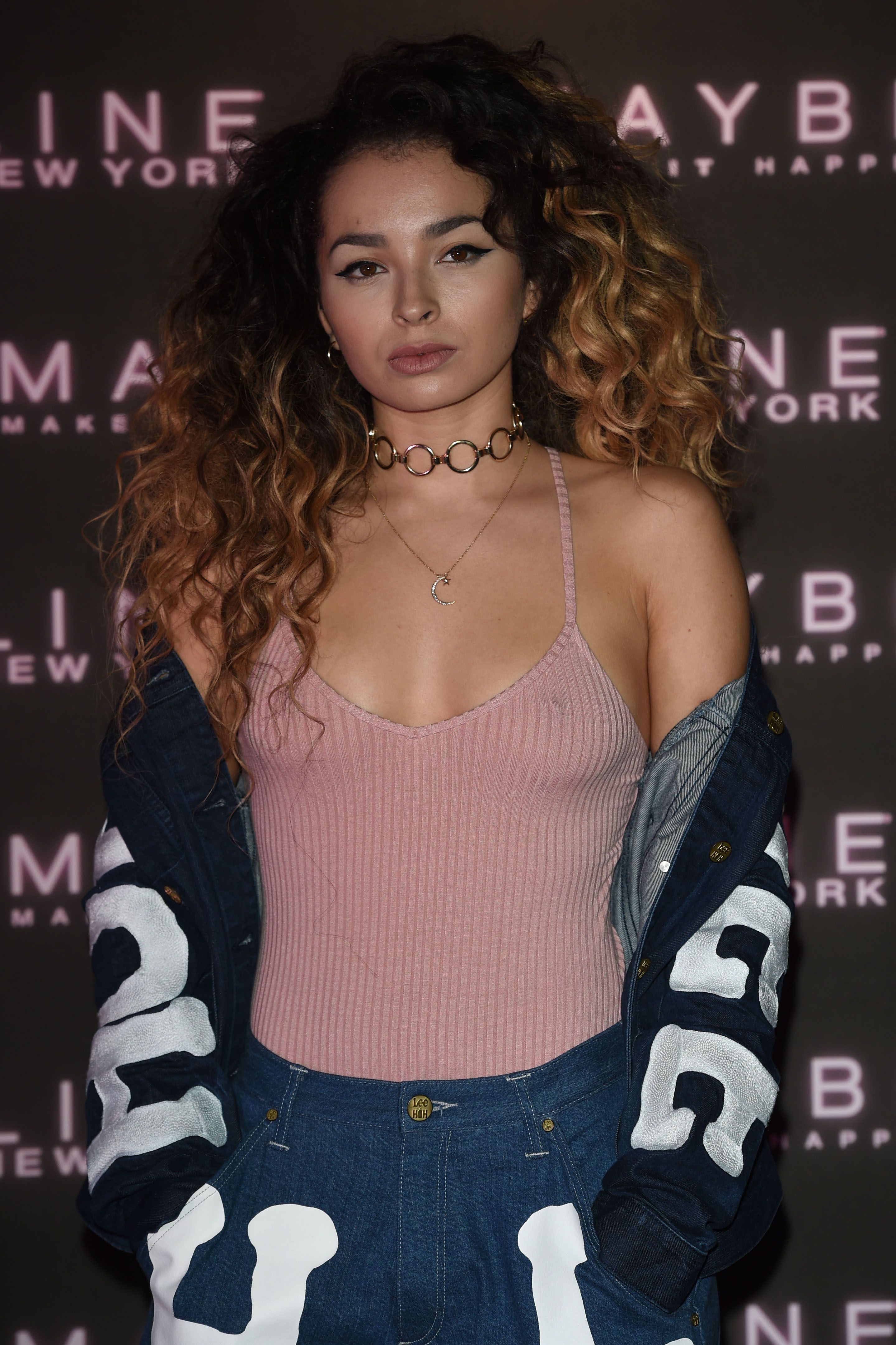 Ella eyre braless fotos
 #79528418