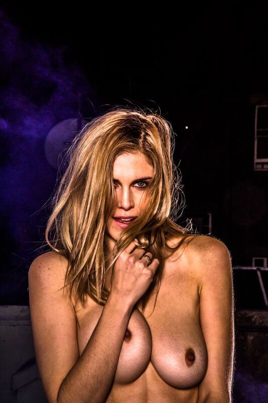 Fotos de Ashley James en topless
 #79618029