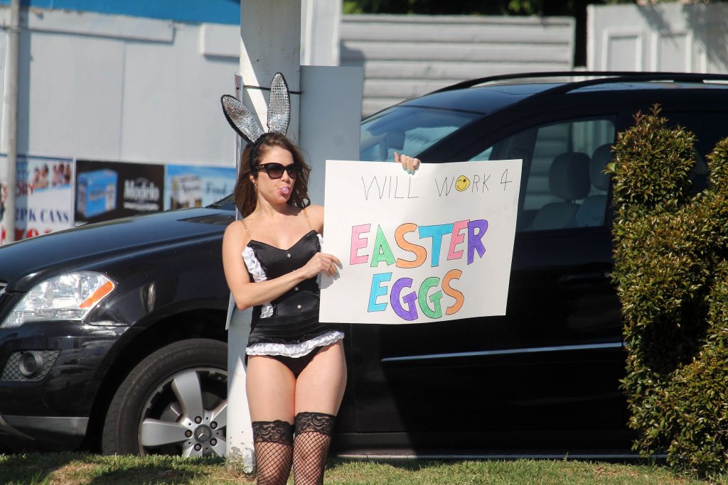 Erika jordan lavorerà per le uova di Pasqua
 #79531141