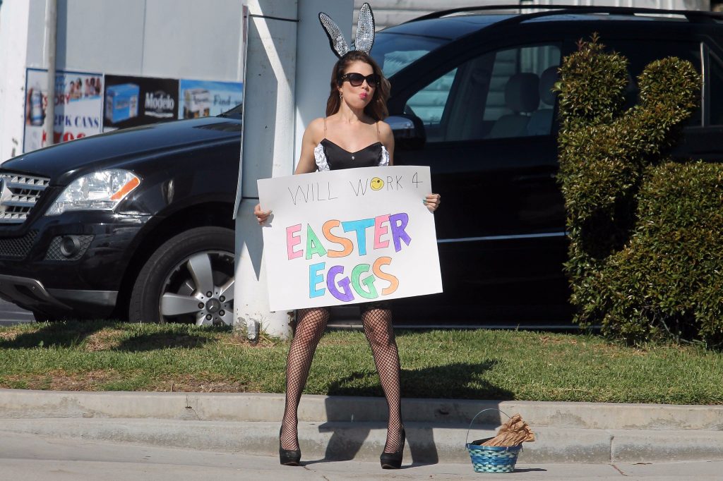 Erika jordan lavorerà per le uova di Pasqua
 #79531156