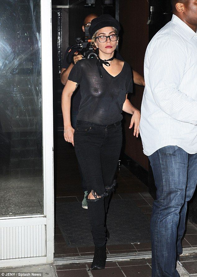 Fotos de Lady Gaga sin camiseta
 #79626995