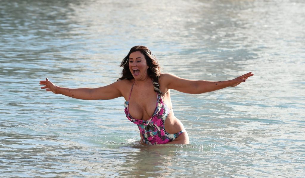 Lisa appleton oben ohne
 #79563073