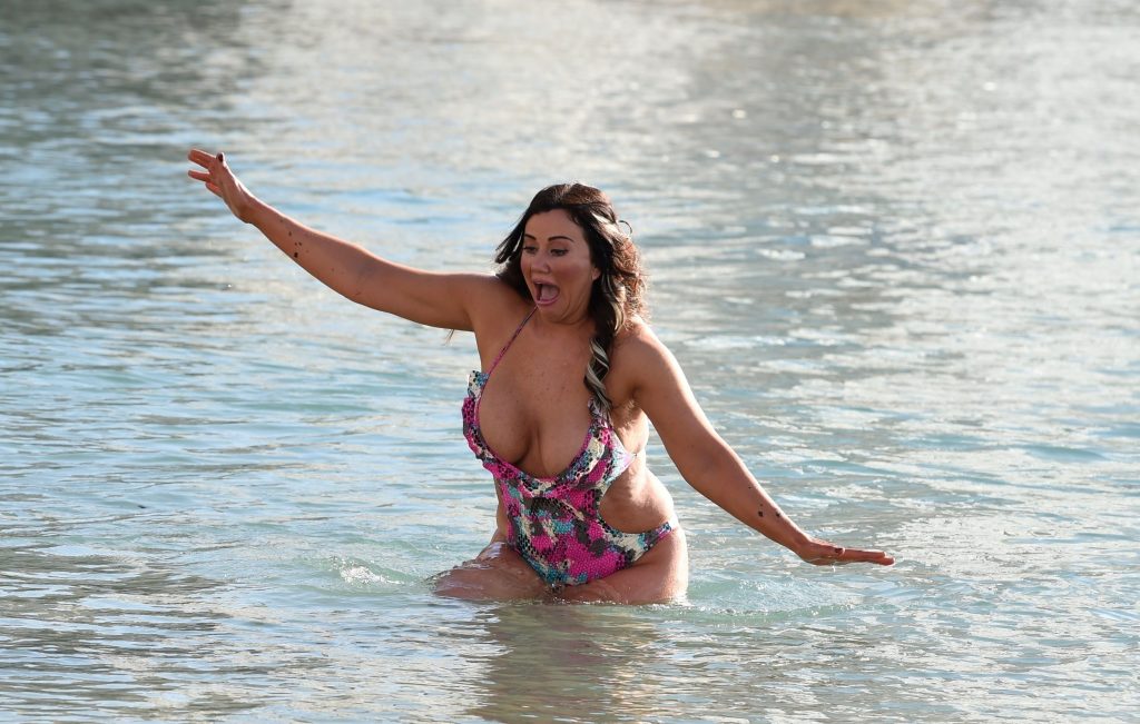 Lisa appleton oben ohne
 #79563074