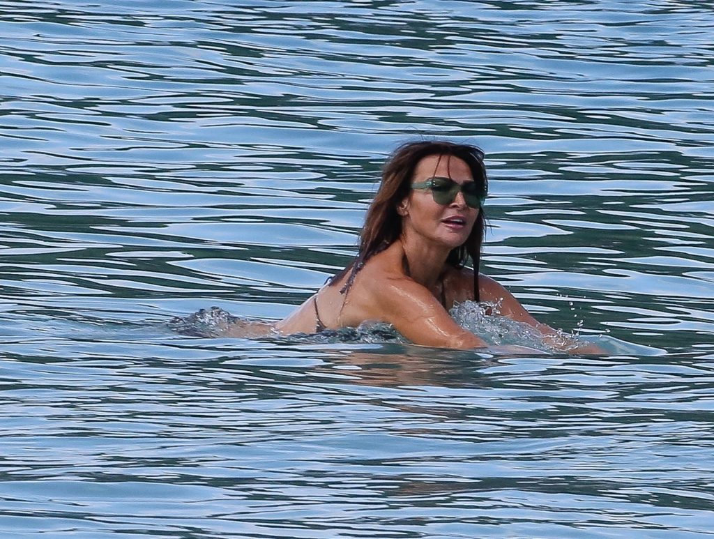 Lizzie Cundy Cleavage #79563889