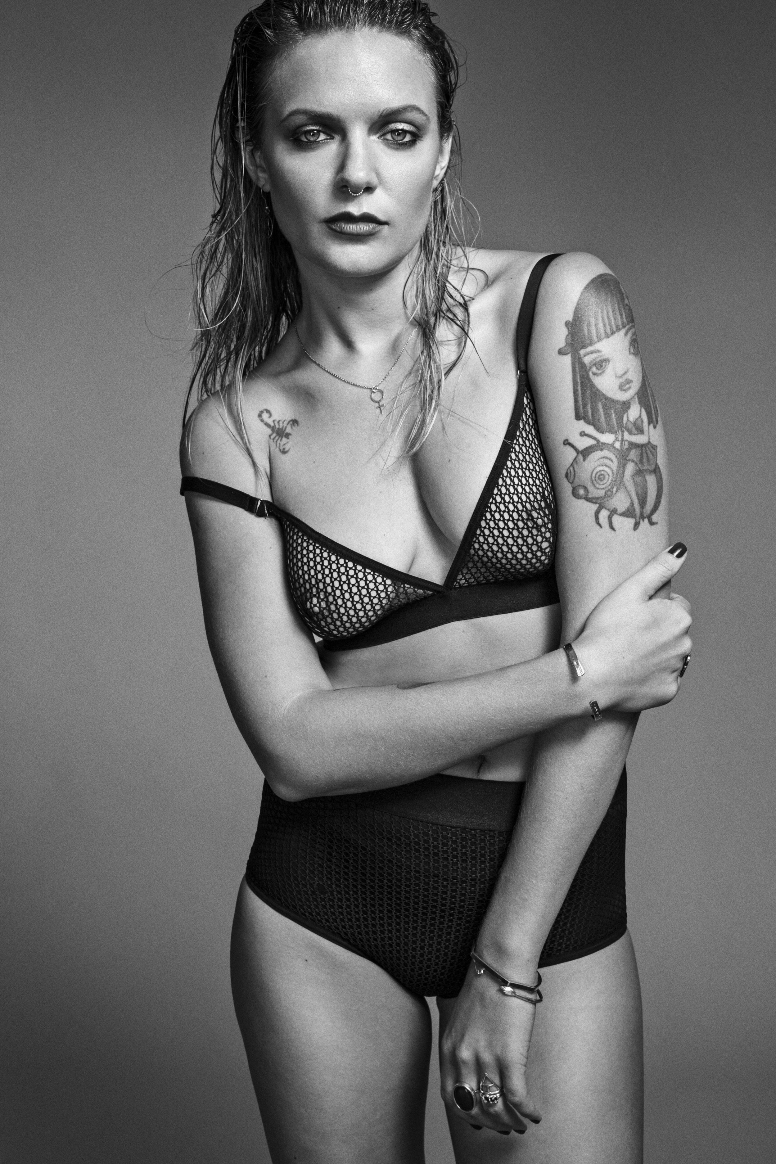 Tove lo foto in topless
 #79600560