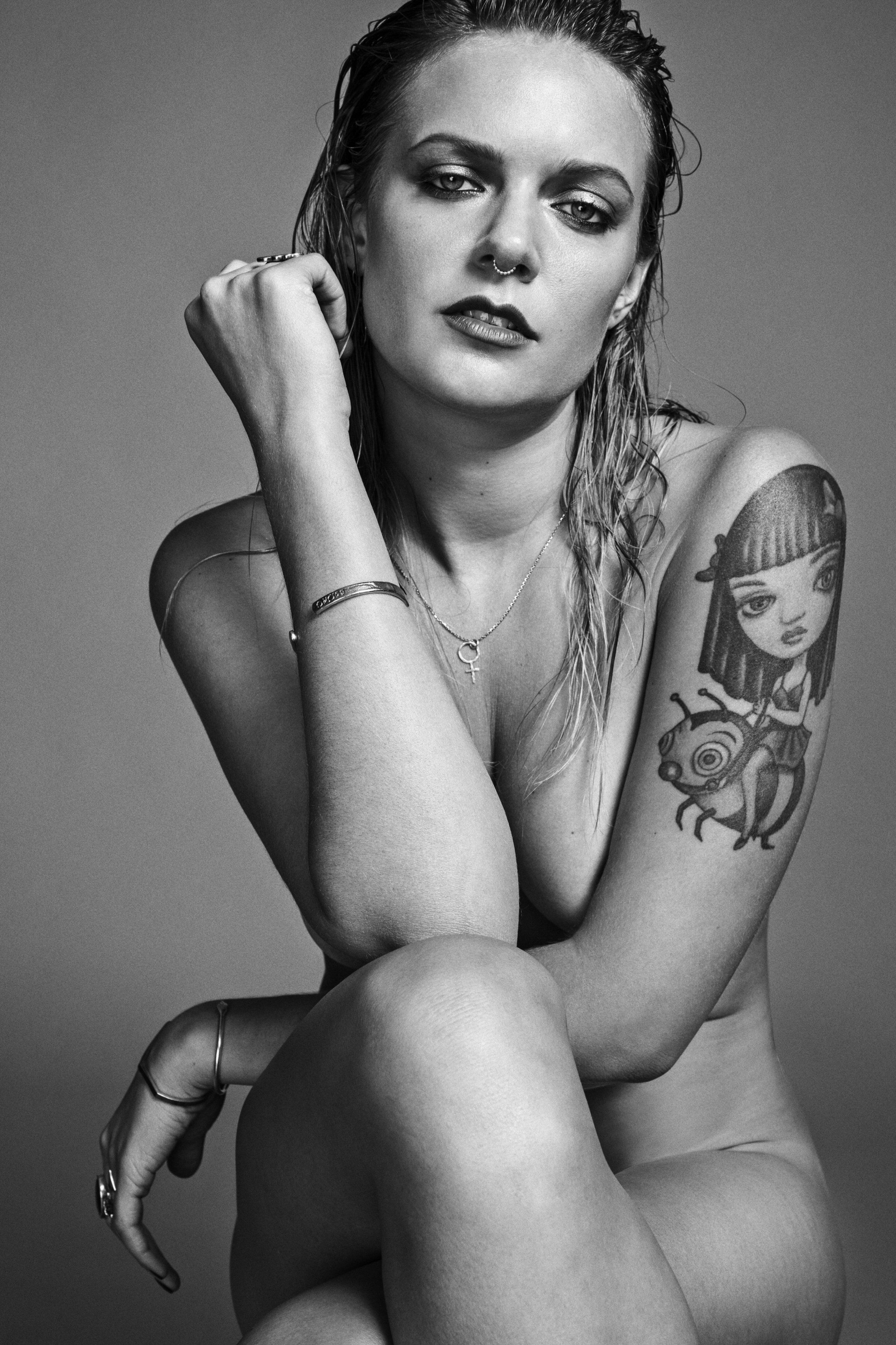 Tove lo foto in topless
 #79600561