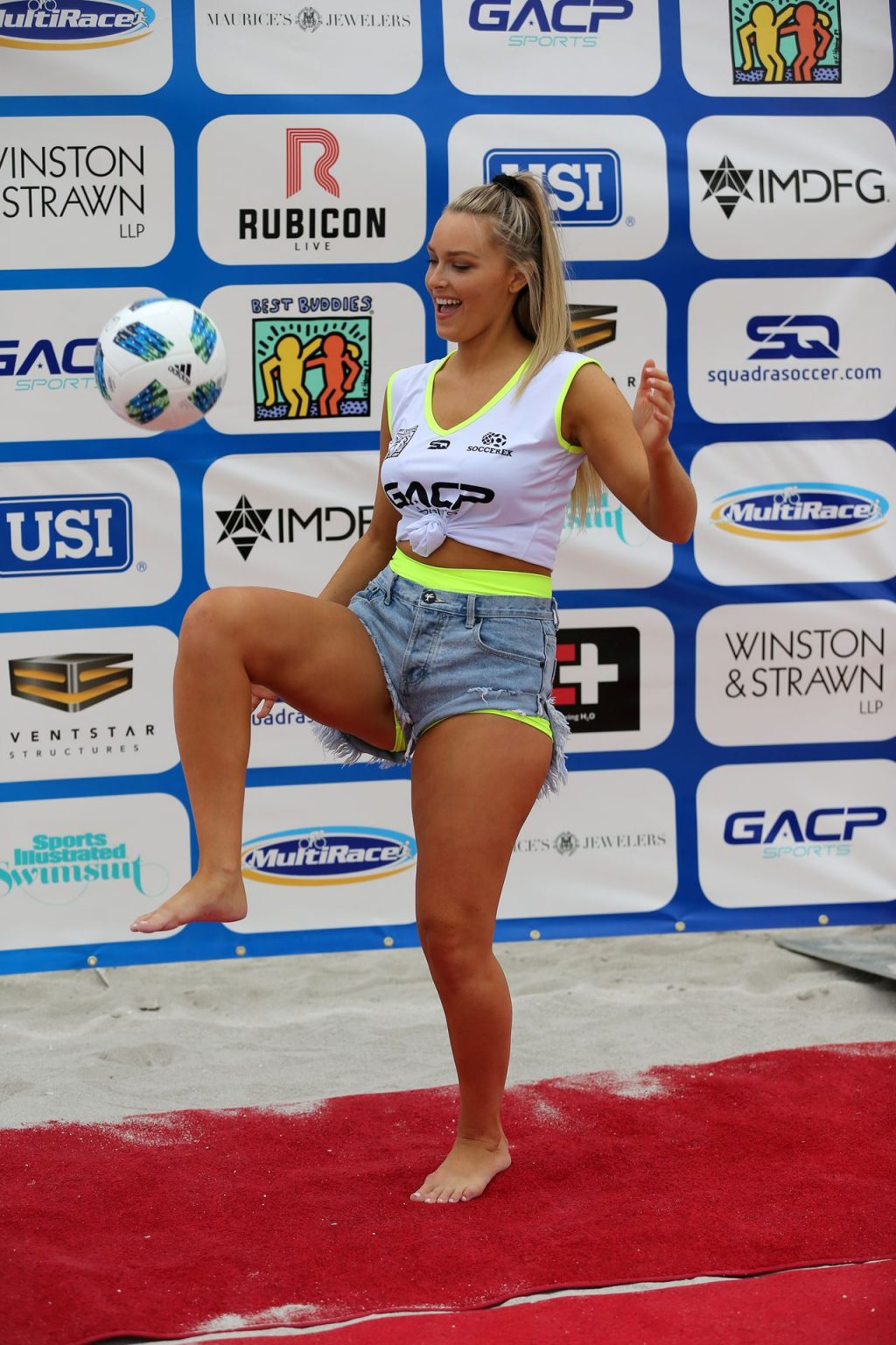 Camille kostek caldo
 #79512318