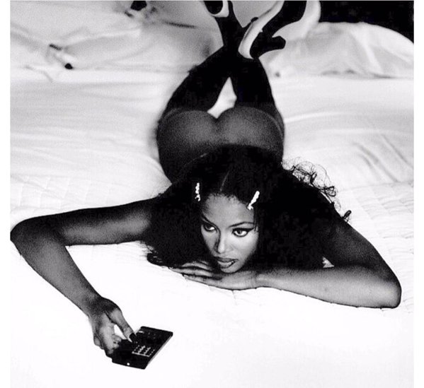 Topless pics of Naomi Campbell #79576913