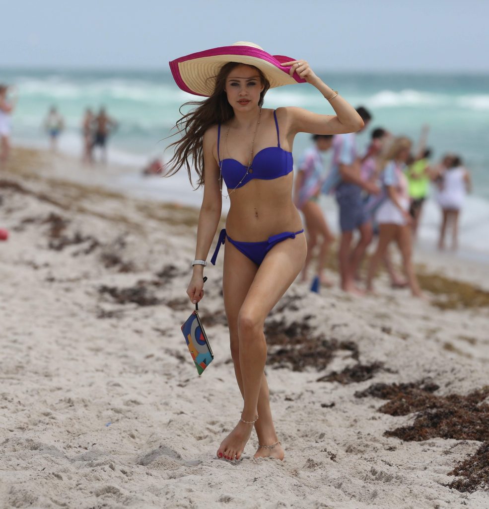 Xenia tchoumitcheva sieht lecker in blauem Bikini
 #79604095