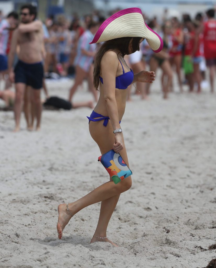 Xenia tchoumitcheva sieht lecker in blauem Bikini
 #79604098
