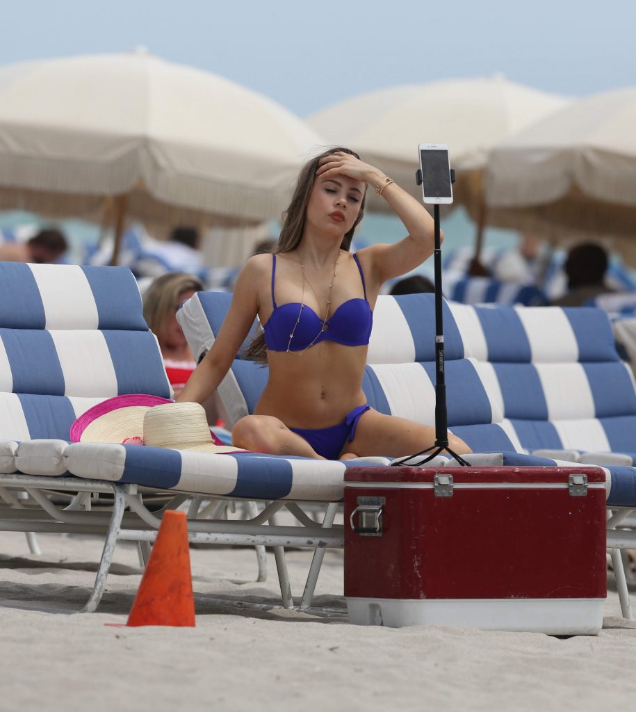 Xenia tchoumitcheva sieht lecker in blauem Bikini
 #79604104