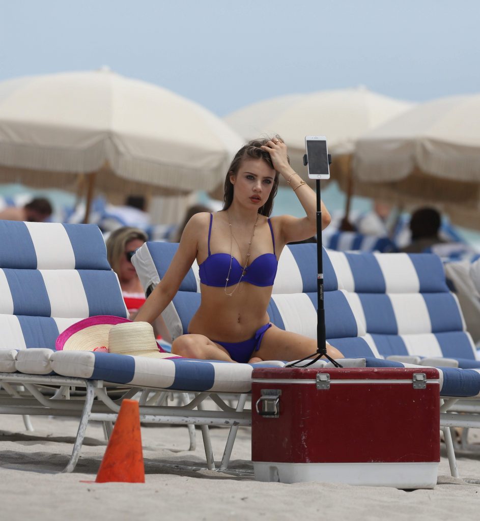 Xenia tchoumitcheva sieht lecker in blauem Bikini
 #79604111