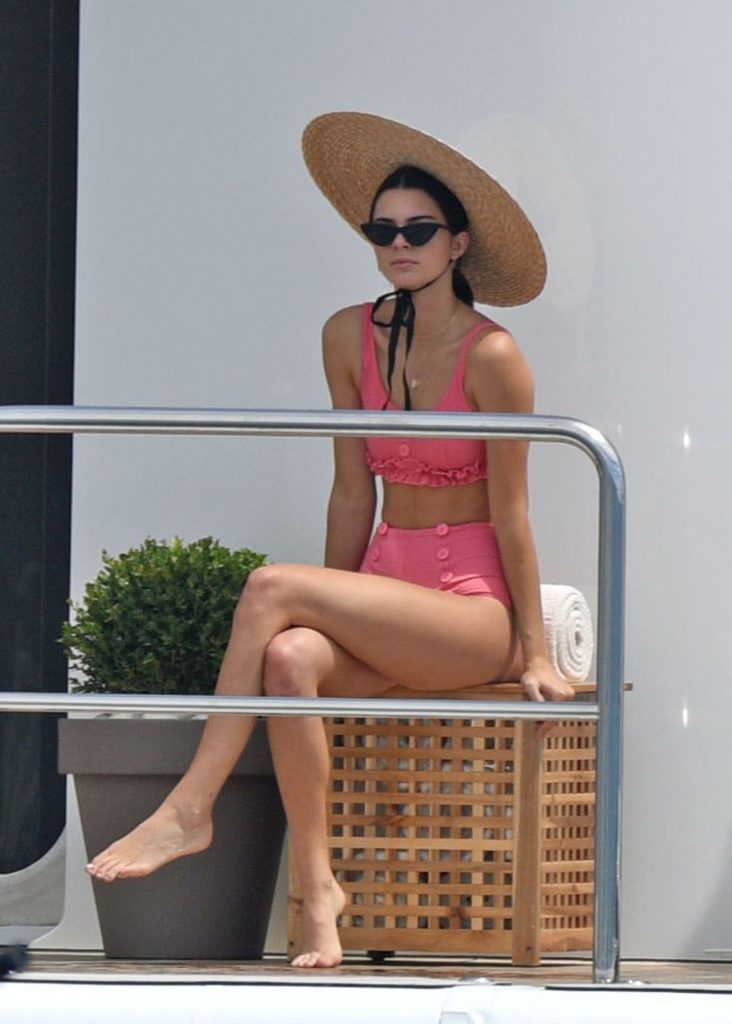 Kendall Jenner Is Pretty In Pink #79643172