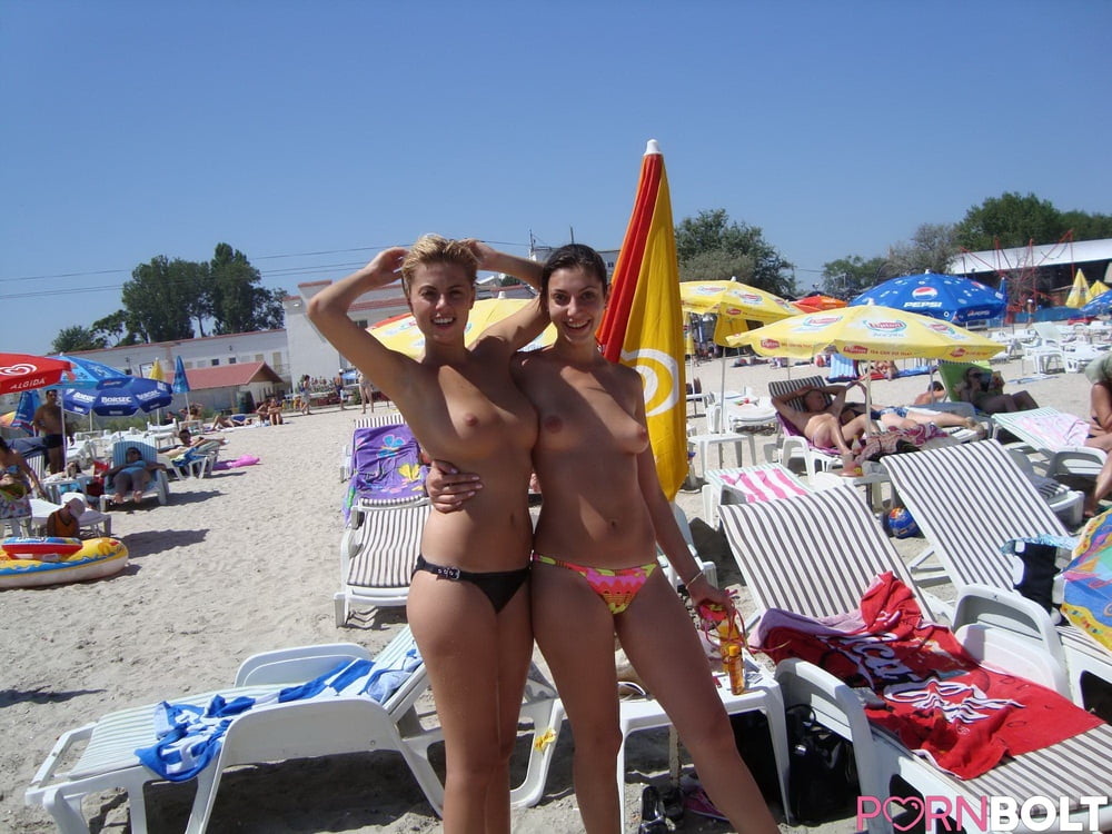 Sexy topless jeunes de plage
 #79656461