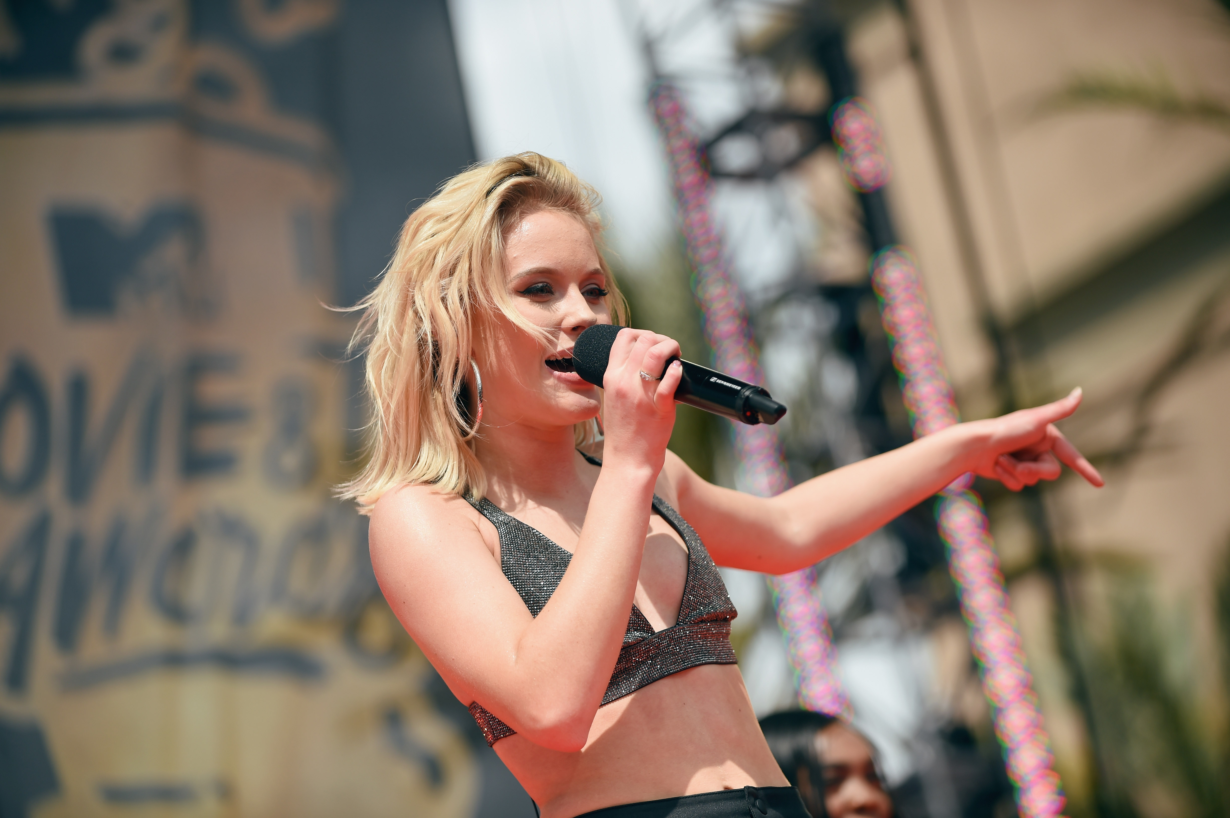 Zara larsson: absolut verblüffende Bauchmuskeln
 #79605675