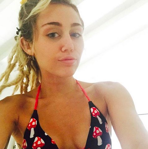 Miley Cyrus Sexy Selfies #79643872