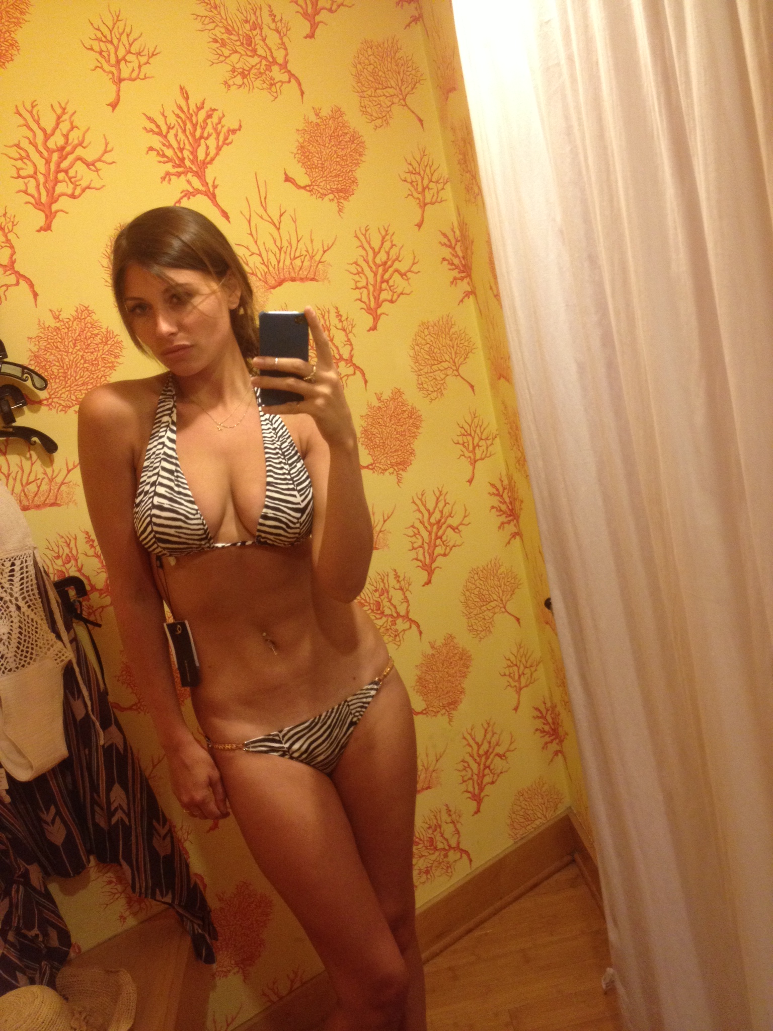 Aly Michalka（アリー・ミハルカ）のヌード写真が流出しました。
 #79497889