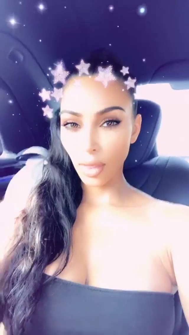 Kim kardashian décolleté
 #79626490