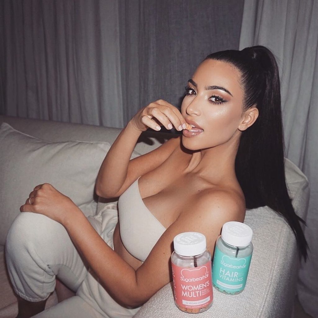 Kim kardashian scollatura
 #79626498