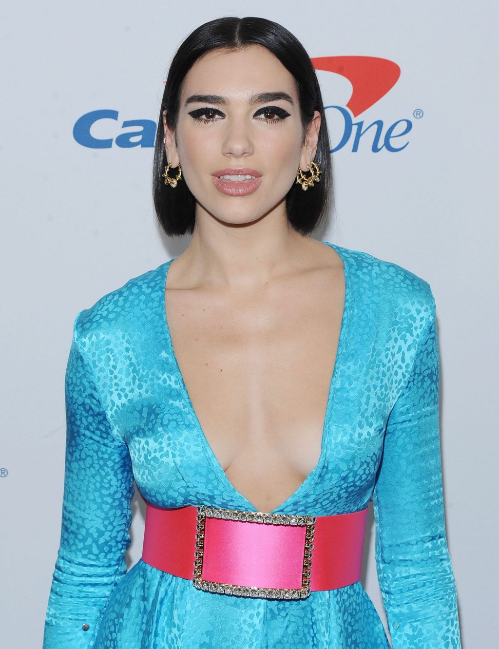 Dua lipa sans soutien-gorge
 #79525870