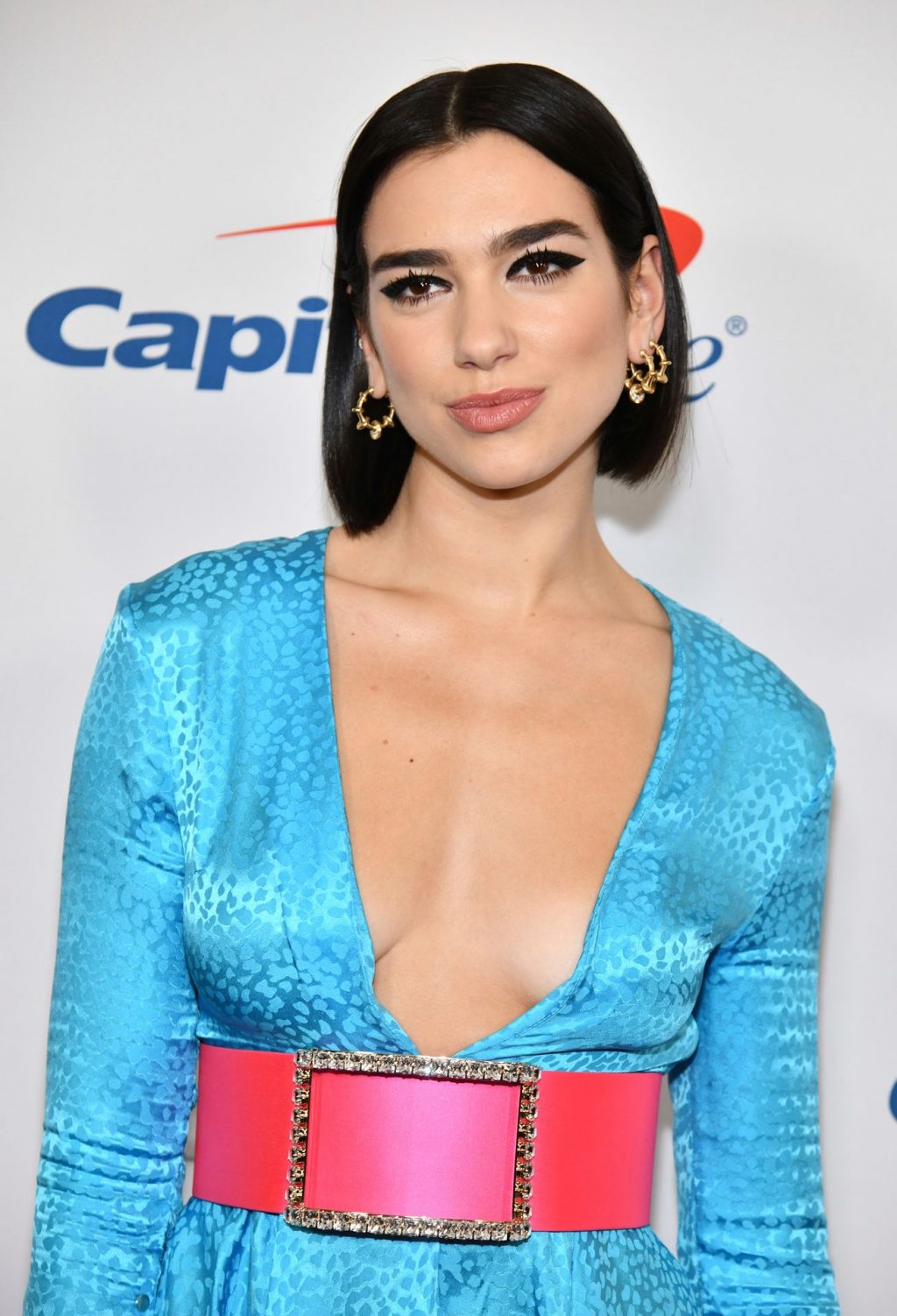 Dua lipa sans soutien-gorge
 #79525939