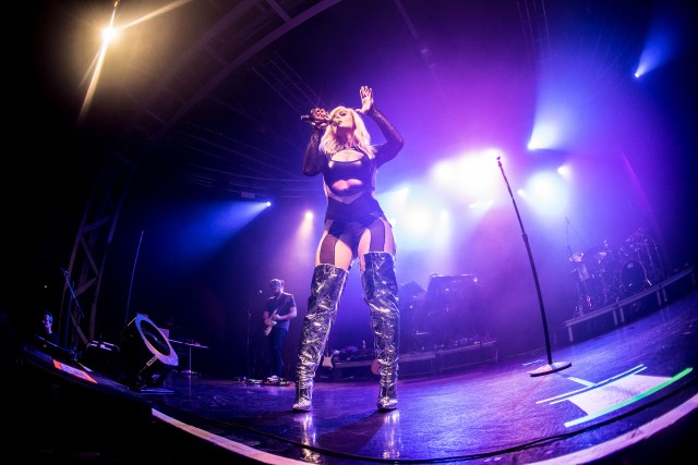 Bebe rexha y su hermoso culo brillante
 #79507860