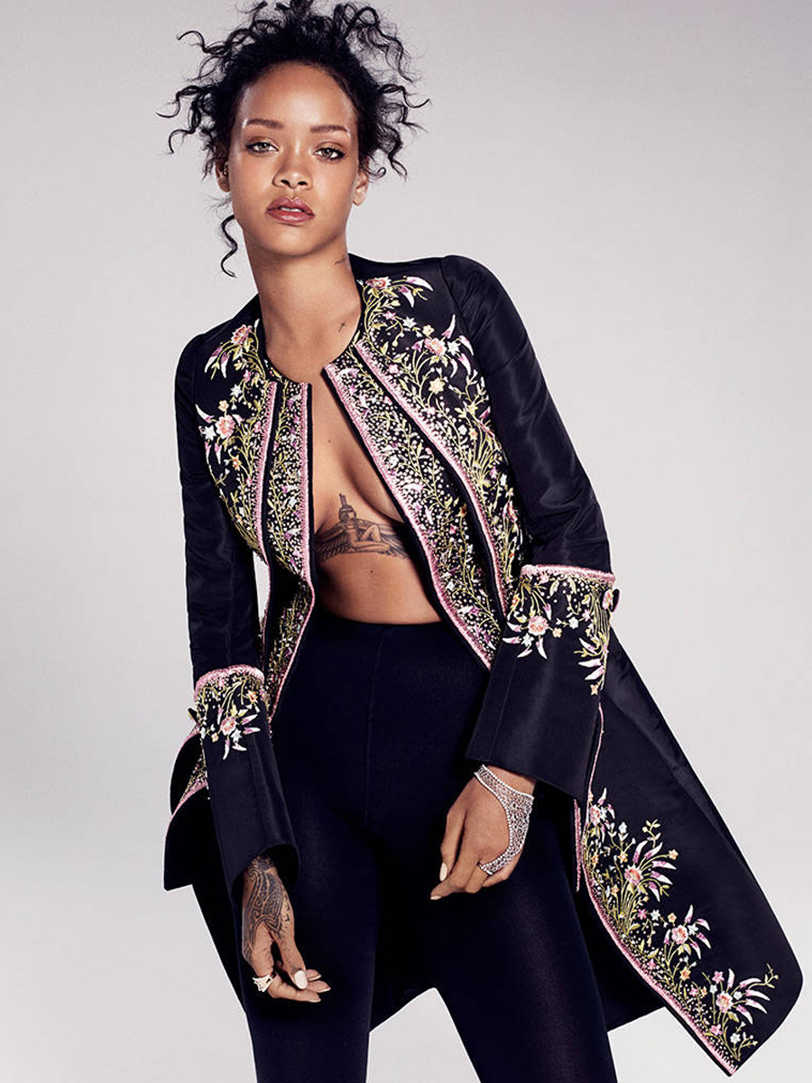 Sexy pics of Rihanna for Elle #79631564