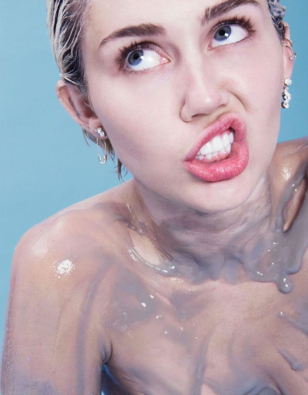 Miley cyrus nackt
 #79629353