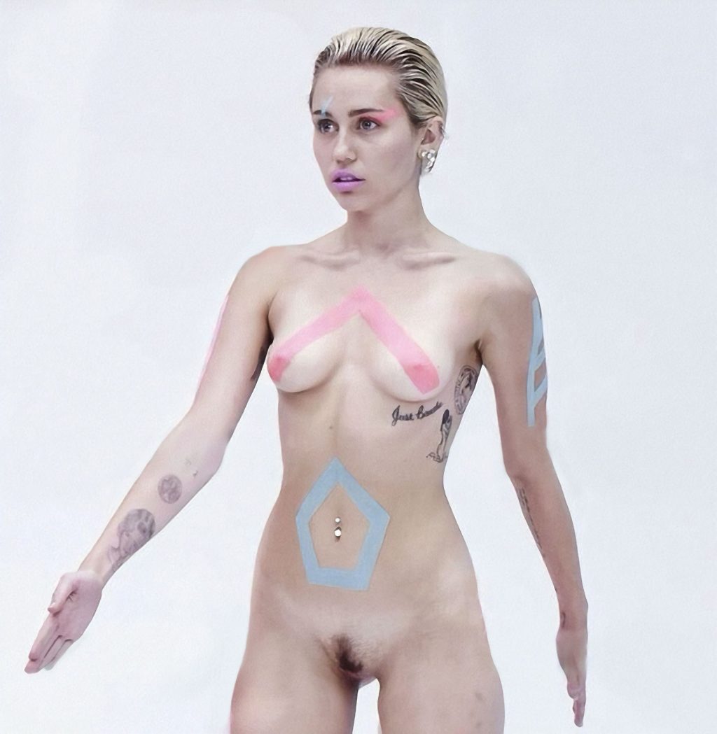 Miley cyrus desnuda
 #79629357