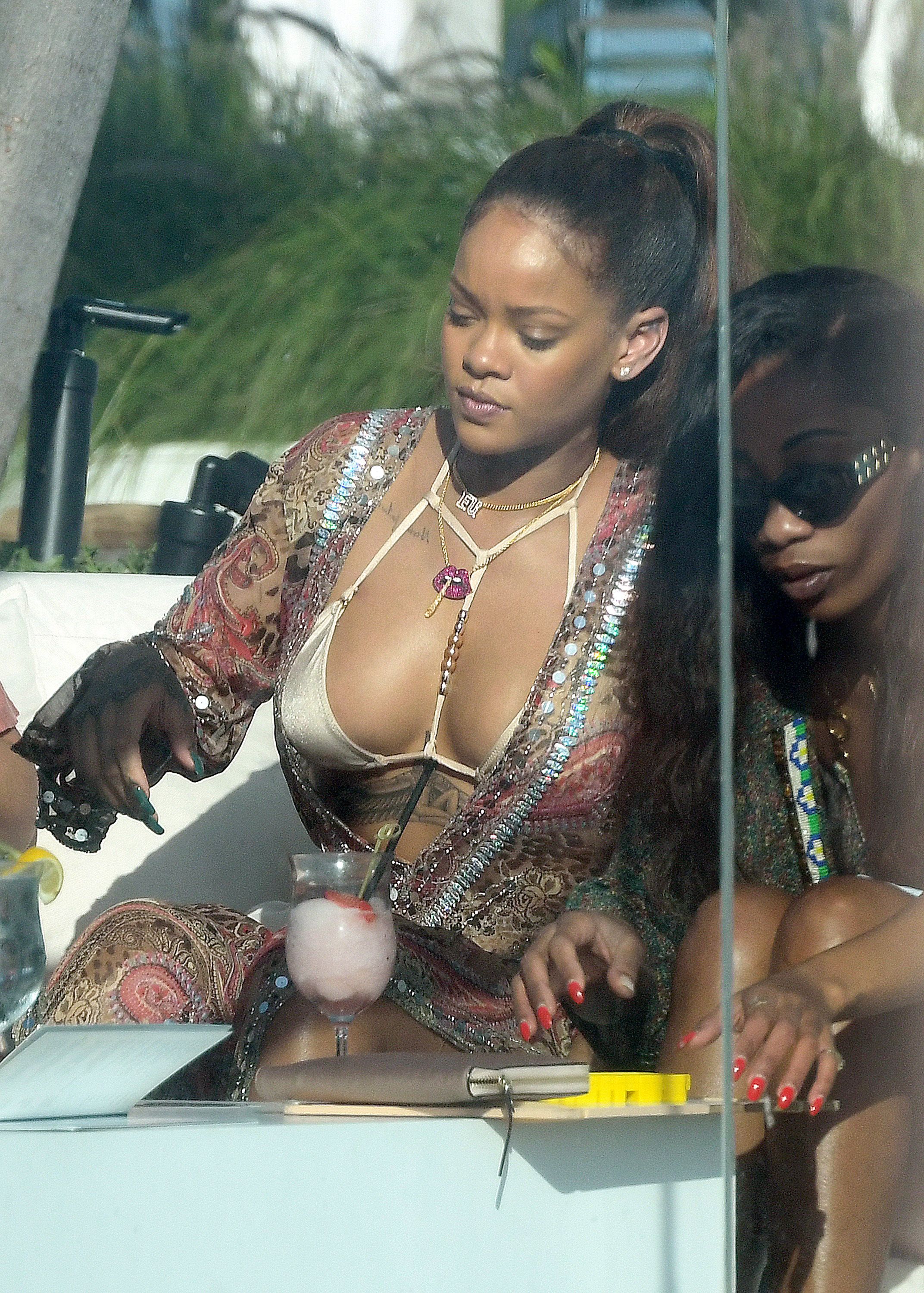 Rihanna sexy Fotos
 #79640131
