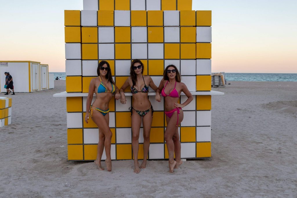 Claudia Romani, Julia Pereira &#038; Laura Bragato Sexy #79550411