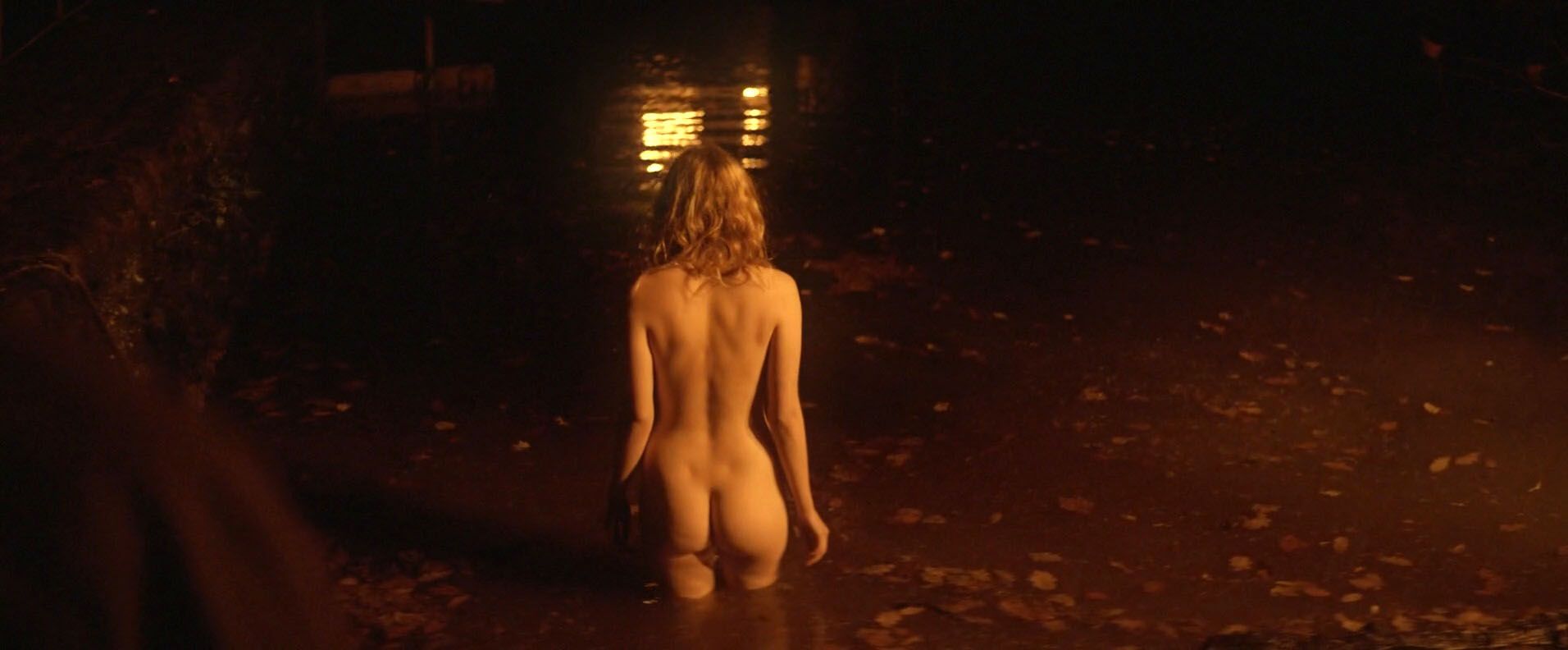 Nude Photos of Hannah Murray &#038; Elinor Crawley #79527102